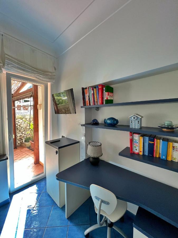 Augusto Capri Apartment Bagian luar foto